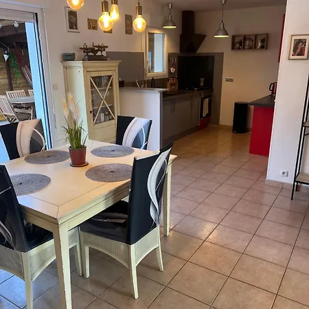 Casa de Férias Tres Jolie Maison Familiale 3 *